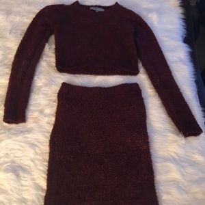 Women’s two pieces skirt set blouse is size M